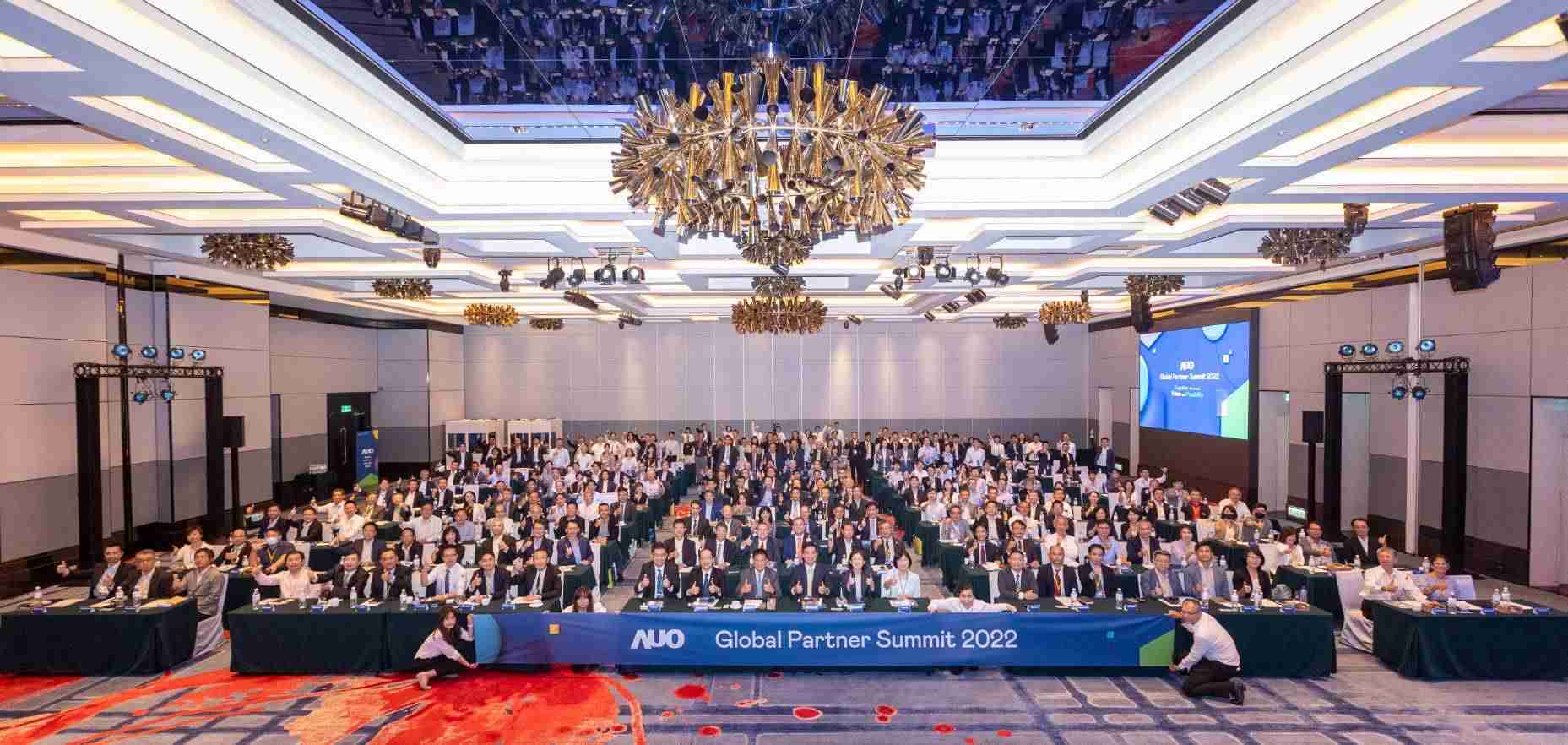 友達推動「安心、、、創新、、、、用心、、同心、、、盡心」五星職旅，，，，為菲籍員工打造全方位照護，，首度贏得「人權實踐與發展領袖獎」殊榮